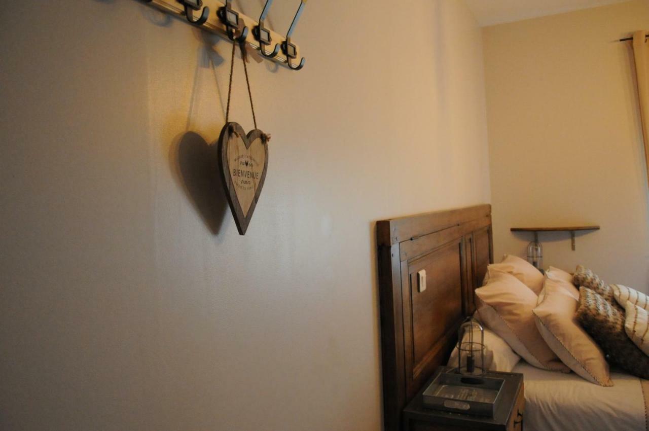Bed and Breakfast Le Nid De Sigogne Exterior foto